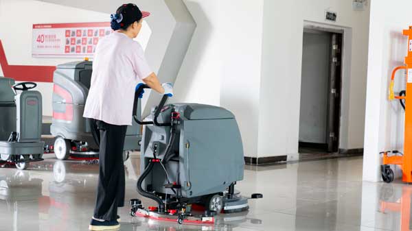 洗地機的結構及工作原理(圖2) 揚子洗地機